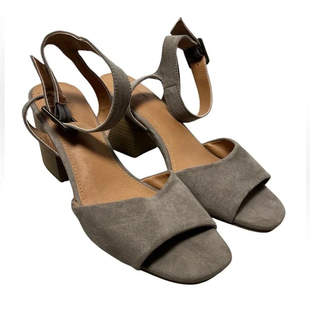 Universal Thread Gray Suede Block Heel open toe size 9